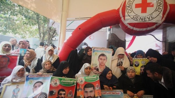 مطالبات للصليب الأحمر بأخذ دور أكثر فعالية بشأن الأسرى